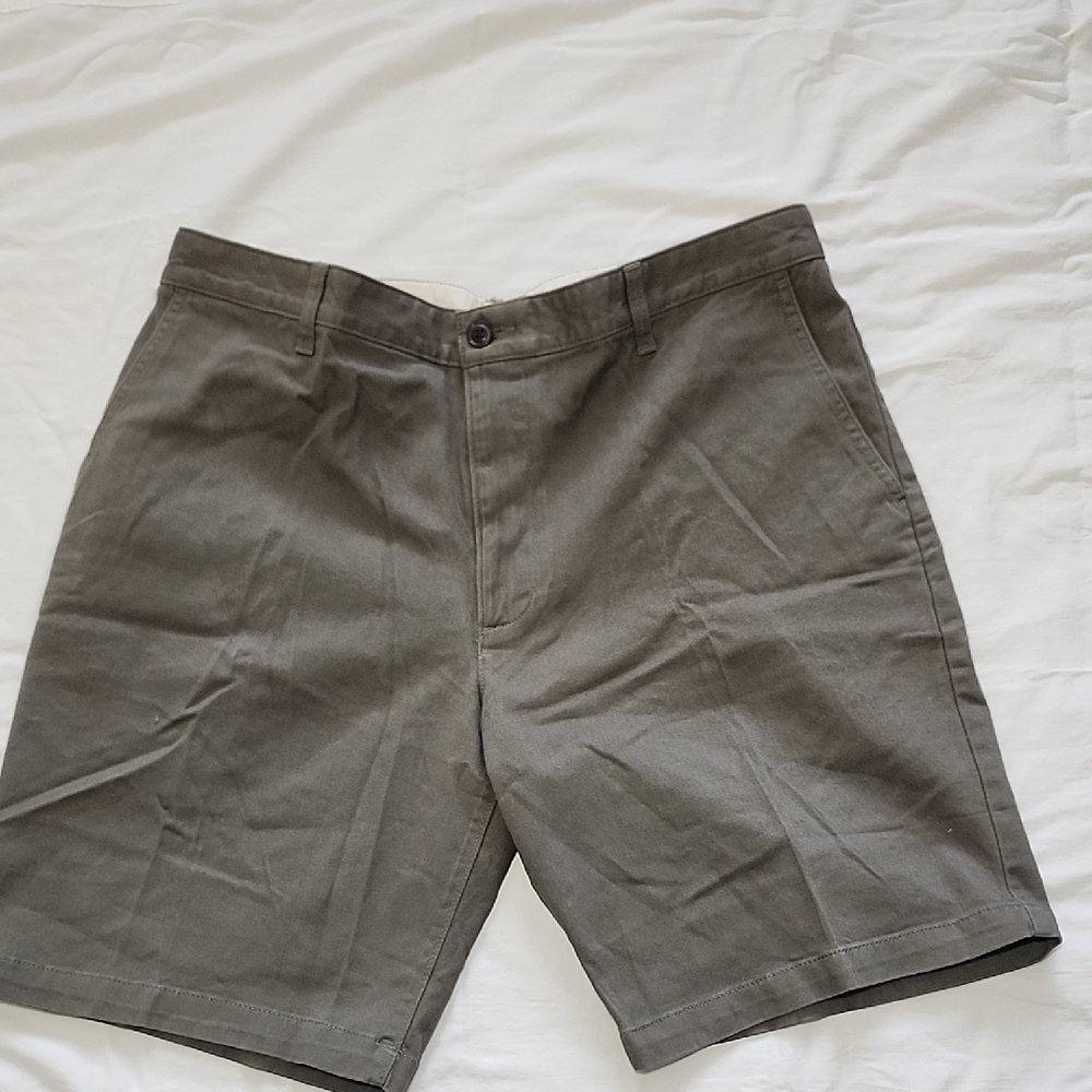 Dockers Men's Olive Green Shorts - Picture 3 of 7
